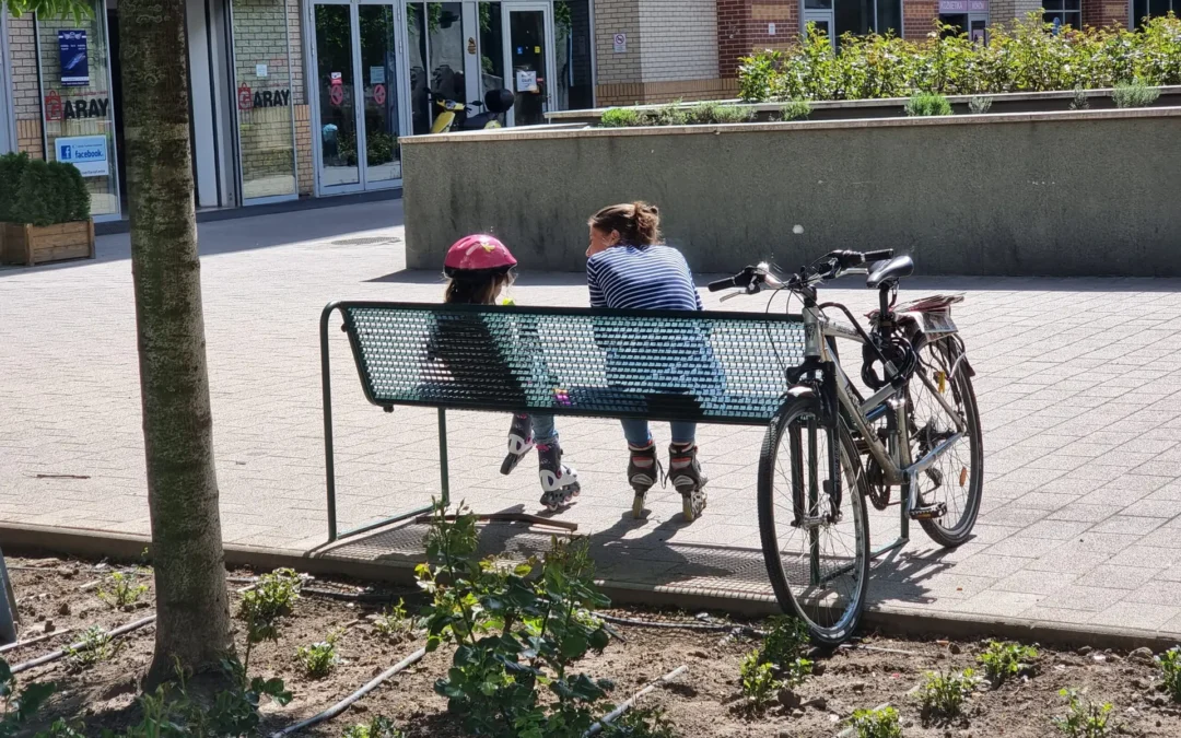 Padok a Garay Center előtt